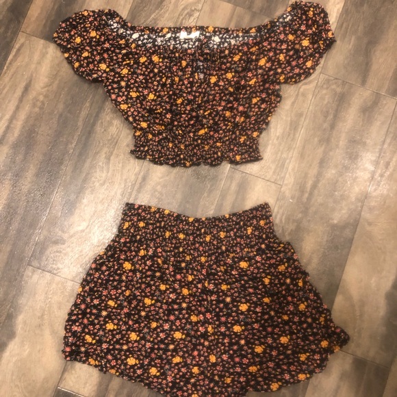 Aeropostale Other - 2 piece outfit: cropped shirt and shorts